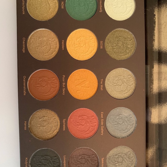 Nomad x Berlin Underground eyeshadow palette - Picture 2 of 3